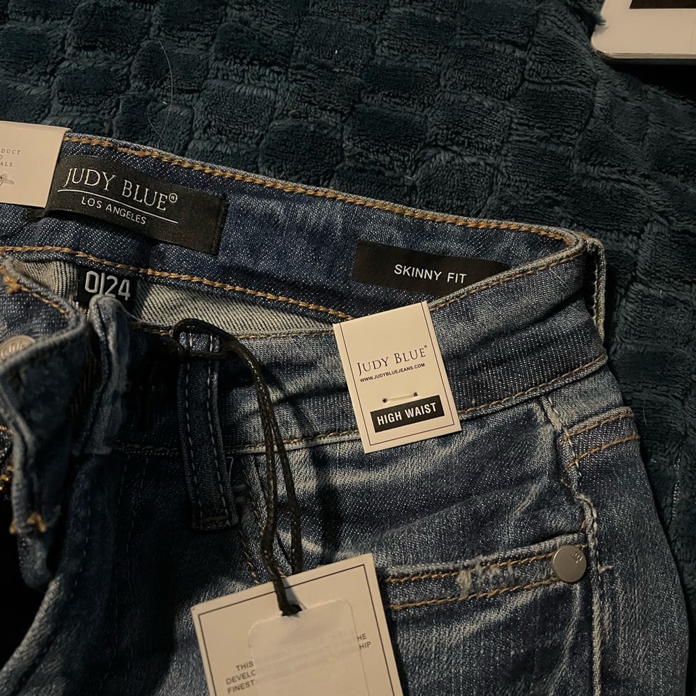 Judy Blue Size 0/24 New with Tags 2 pairs. Distressed. Boyfriend and Skinny - Picture 3 of 5